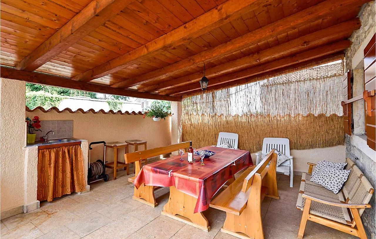 2 Bedroom Gorgeous Home In Peruški Horvátország