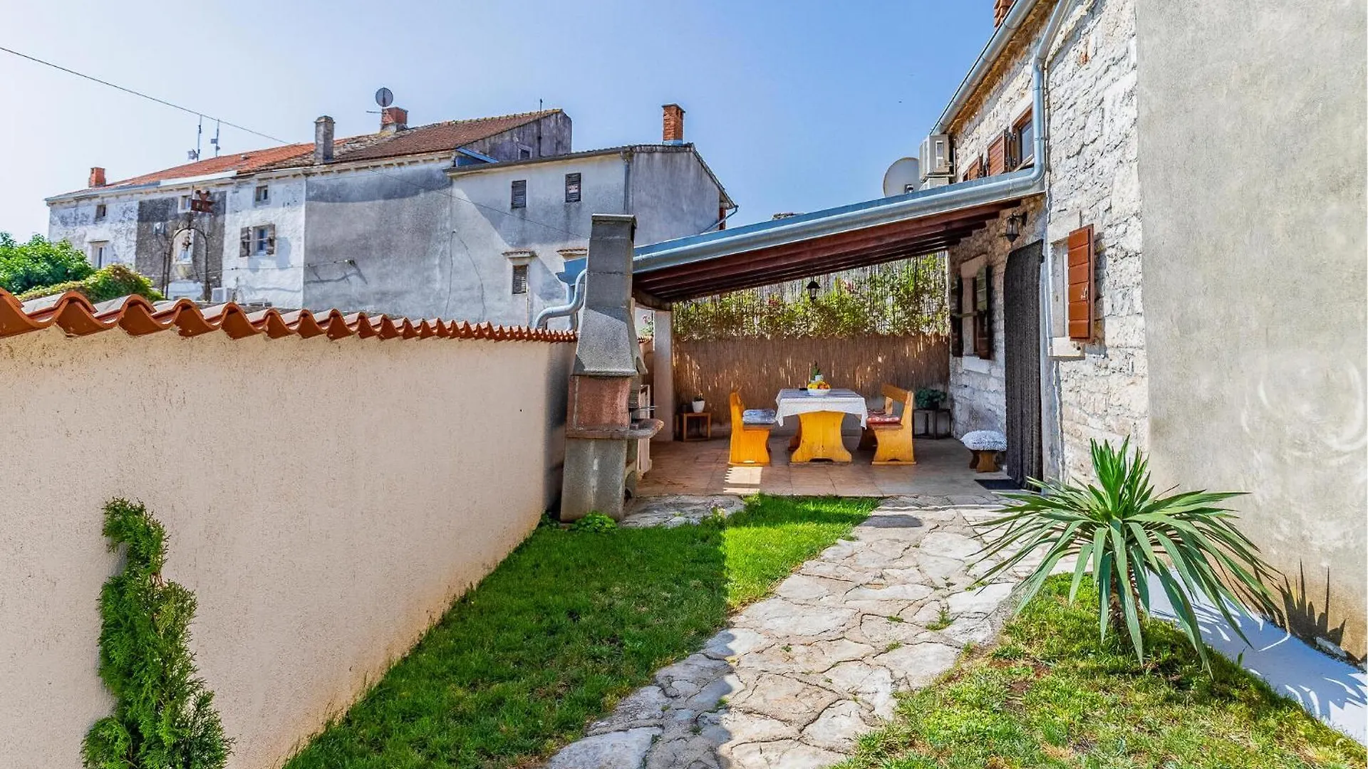 2 Bedroom Gorgeous Home In Peruški