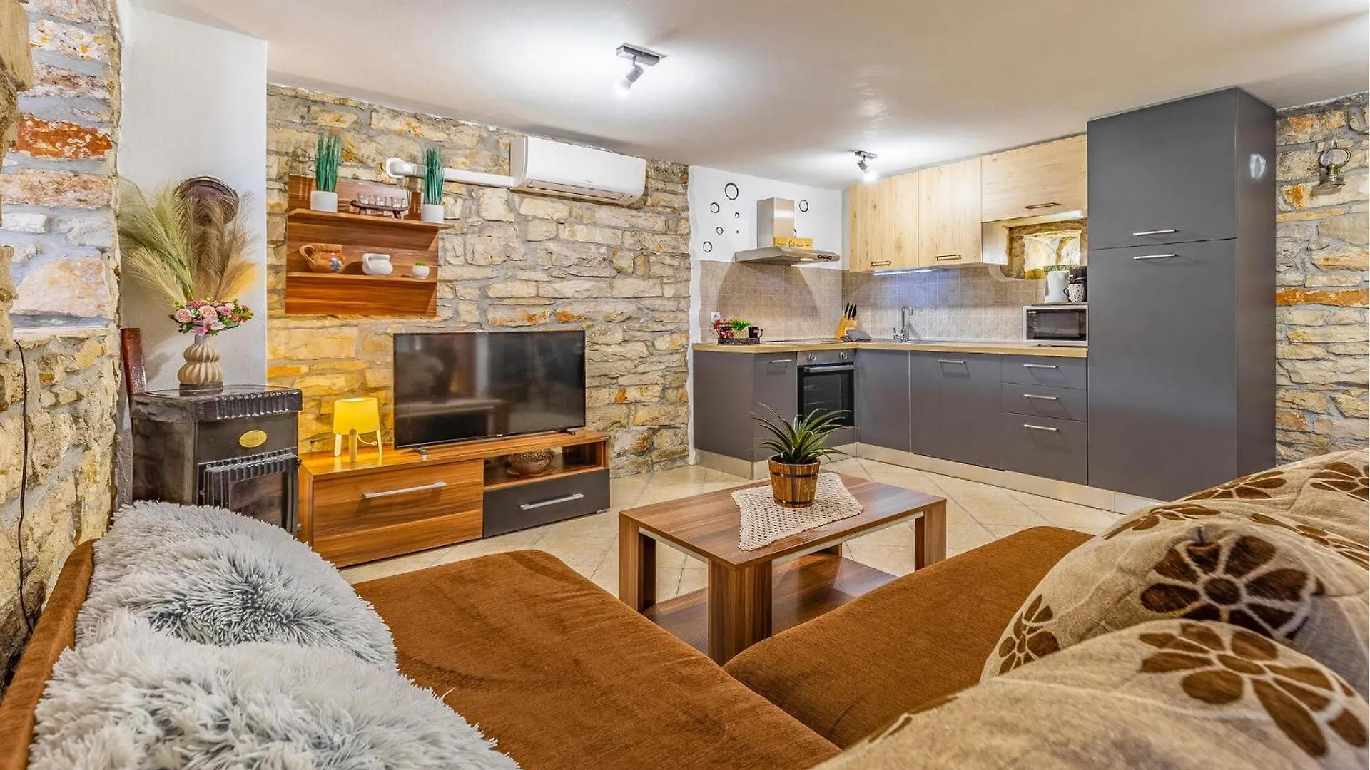 2 Bedroom Gorgeous Home In Peruški